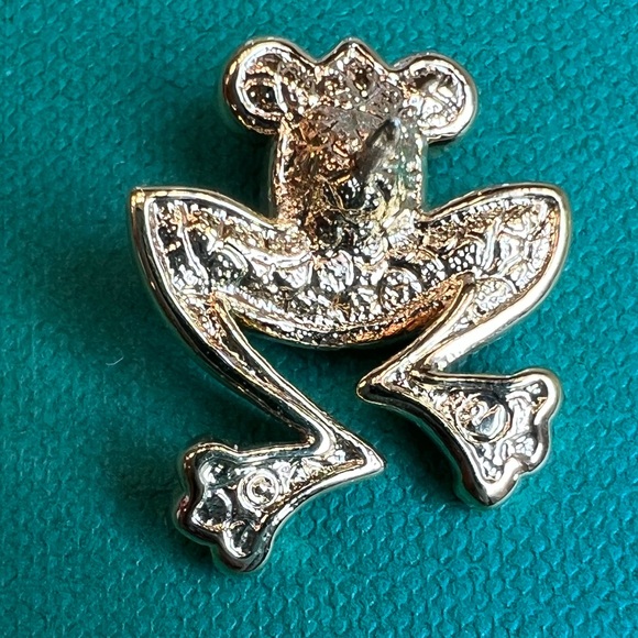 Vintage Swarovski Gold Frog Brooch with Green and Red Jewels - Picture 5 of 7
